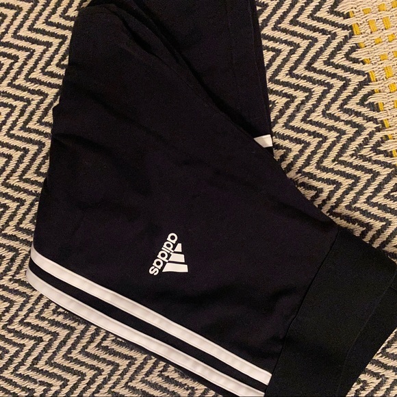 📣💪🏻Black Adidas Biker Shorts - Picture 3 of 4
